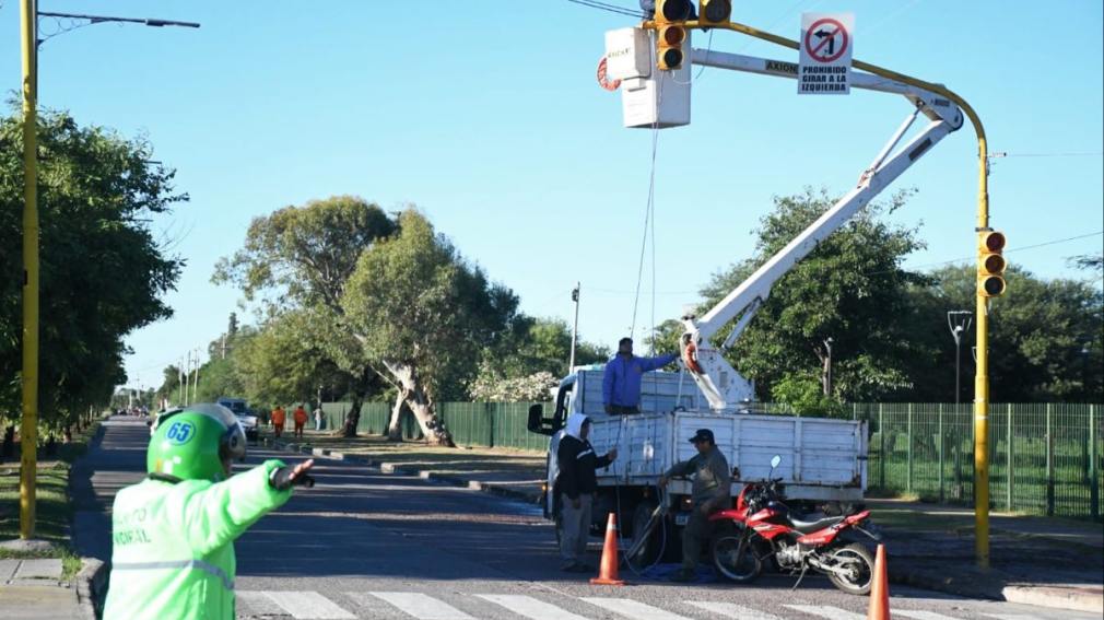 La Municipalidad continúa con el mantenimiento y mejoras del sistema de semáforos
